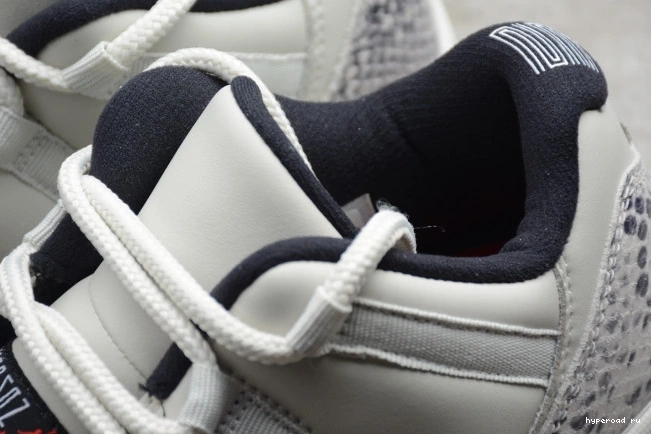 Snake Bone 11 Jordan Low SE Air CD6846-002 Light 1205